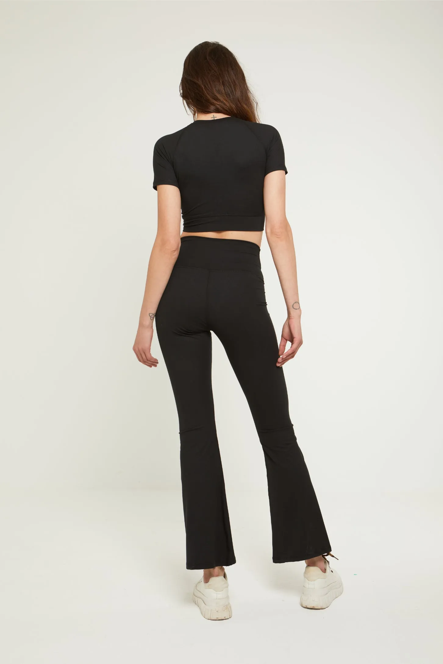 BE SOFT CROP TOP - BLACK