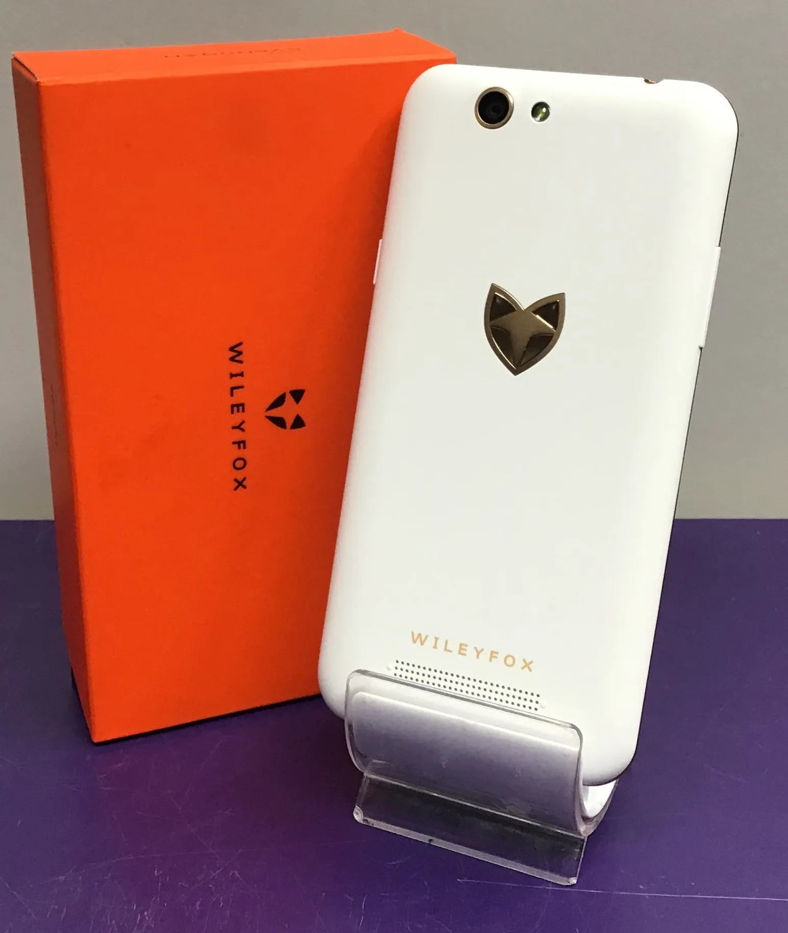 **BOXED & UNUSED** WileyFOX Spark  - 16GB - White & Gold - UNLOCKED