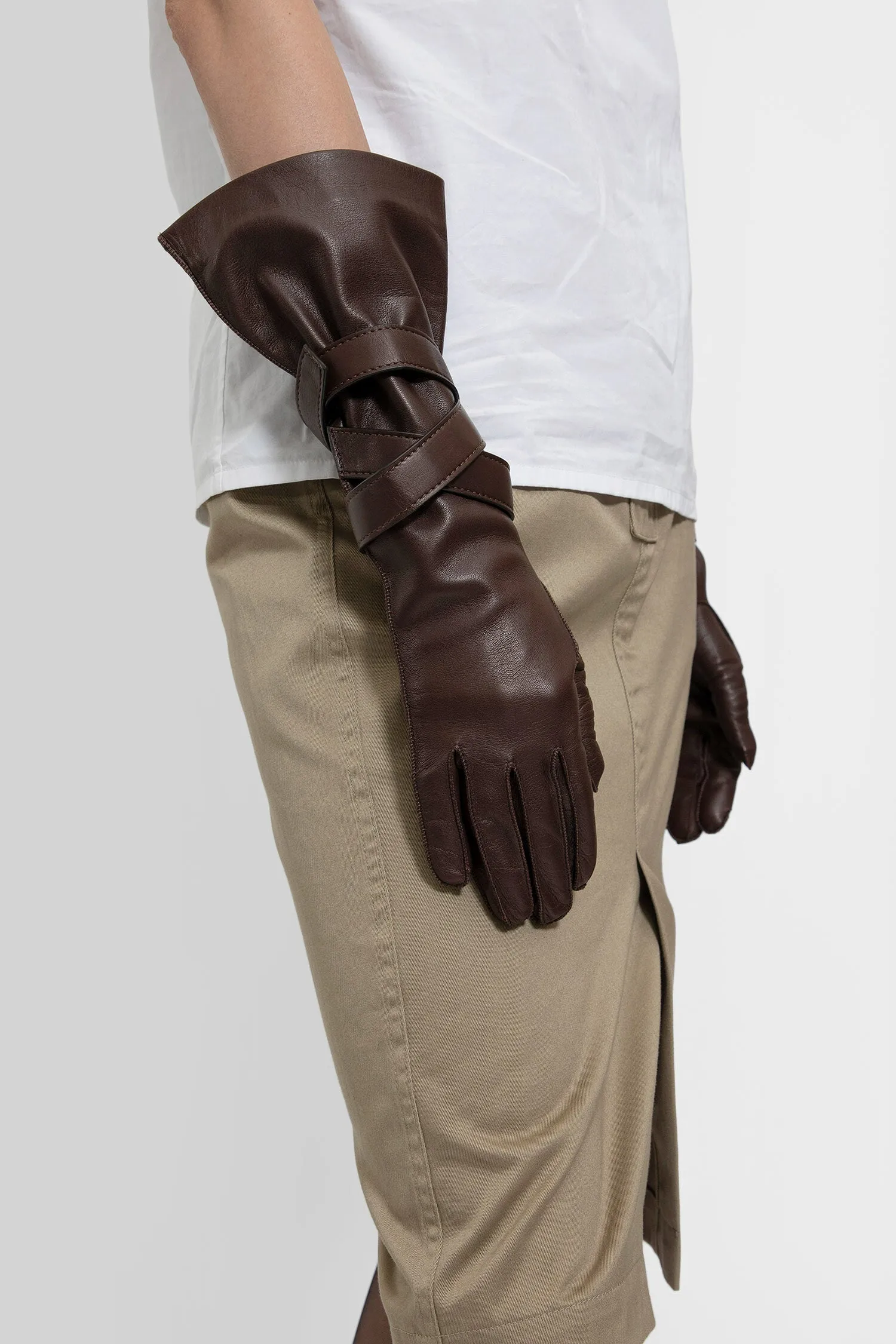 SAINT LAURENT WOMAN BROWN GLOVES